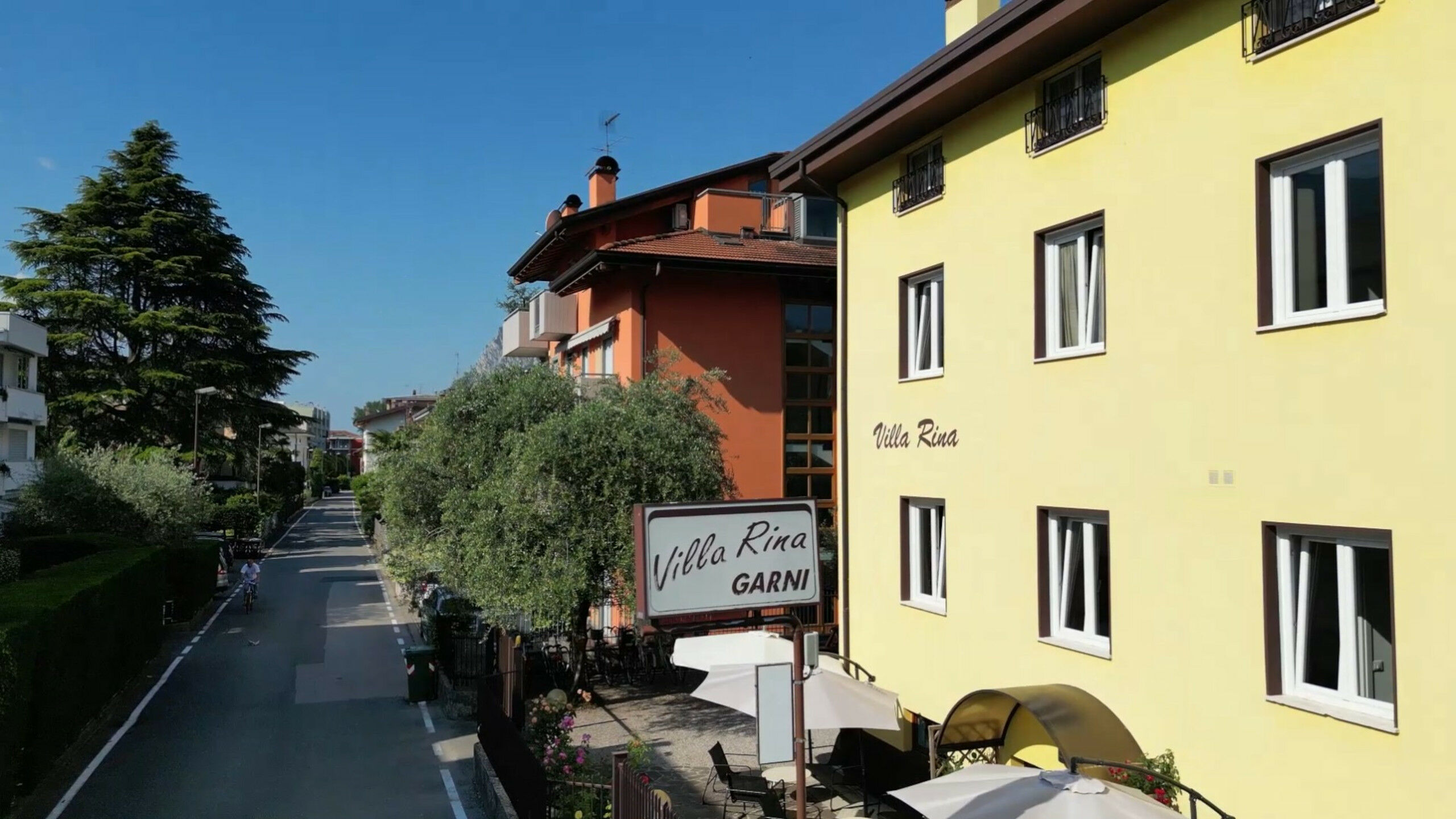   - Le tue vacanze a Riva del Garda, a due passi dal nostro fantastico lago: scopri perché siamo la scelta giusta! L’atmosfera intima che respiri nel nostro piccolo hotel, in zona tranquilla e vicina a tutti i comfort, ti farà sentire come a casa.