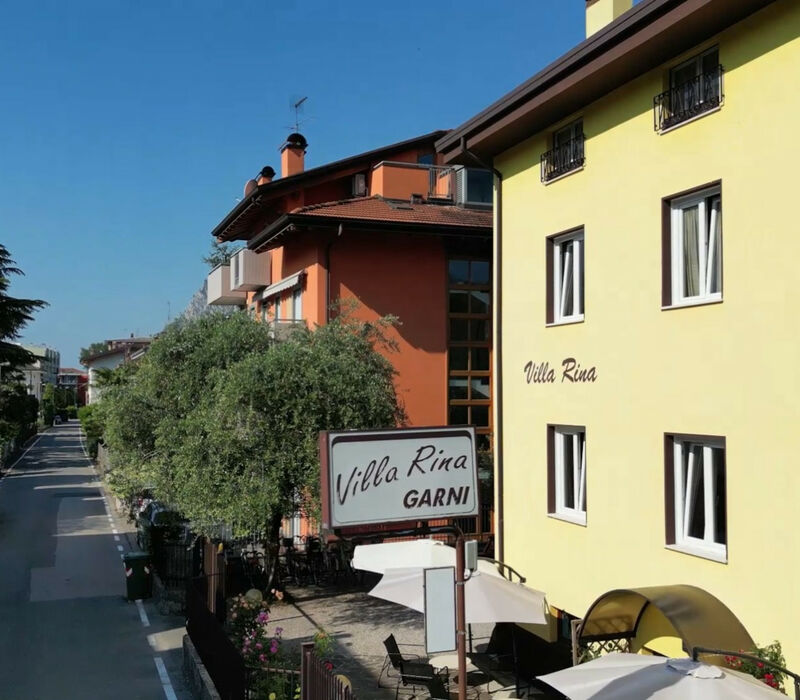   - Le tue vacanze a Riva del Garda, a due passi dal nostro fantastico lago: scopri perché siamo la scelta giusta! L’atmosfera intima che respiri nel nostro piccolo hotel, in zona tranquilla e vicina a tutti i comfort, ti farà sentire come a casa.
